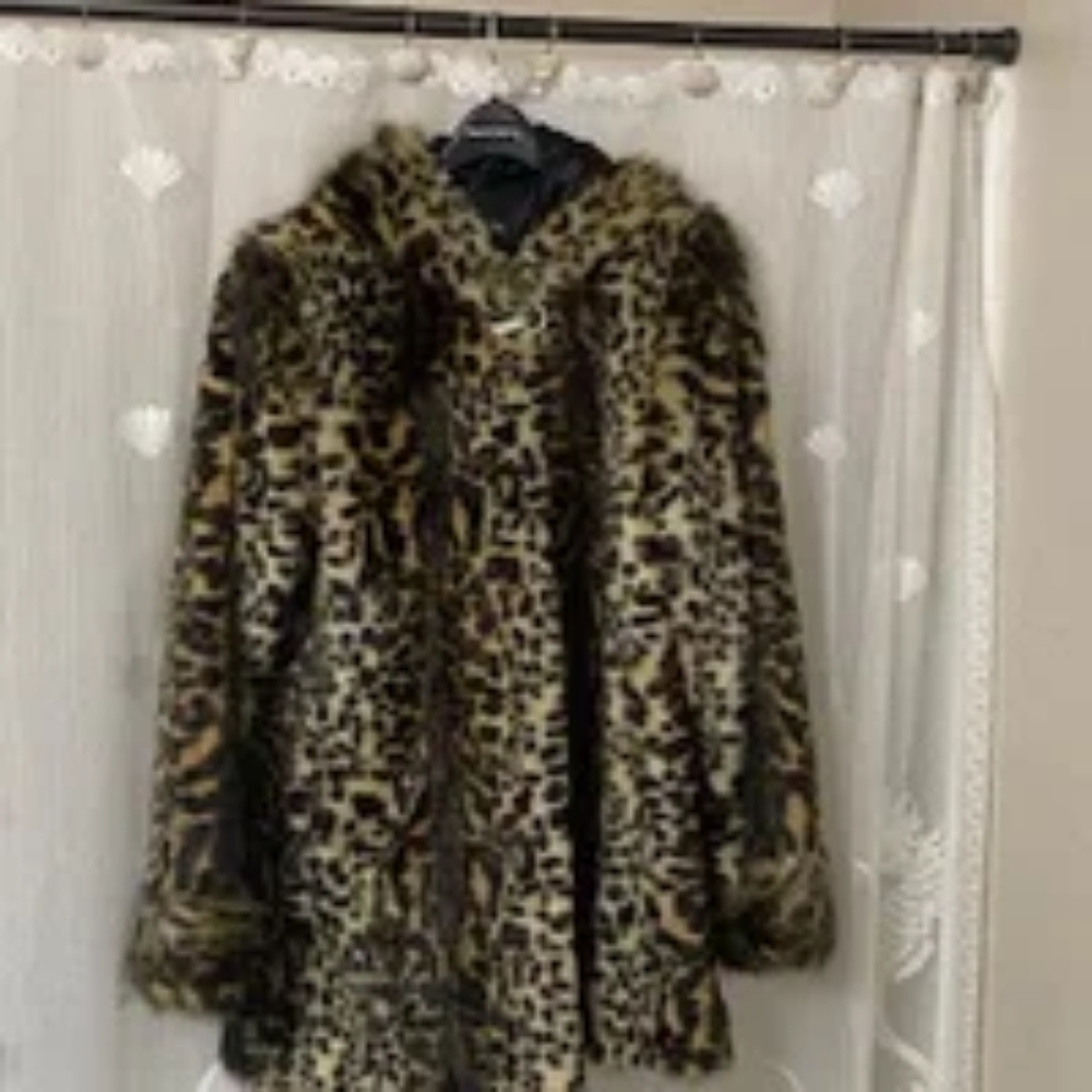 Chic Vintage Pamela Mccoy Faux Fur Coat